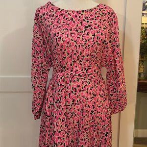 Lilly Pulitzer Pink and White Long Sleeve Crew Neck in stunning print. Medium